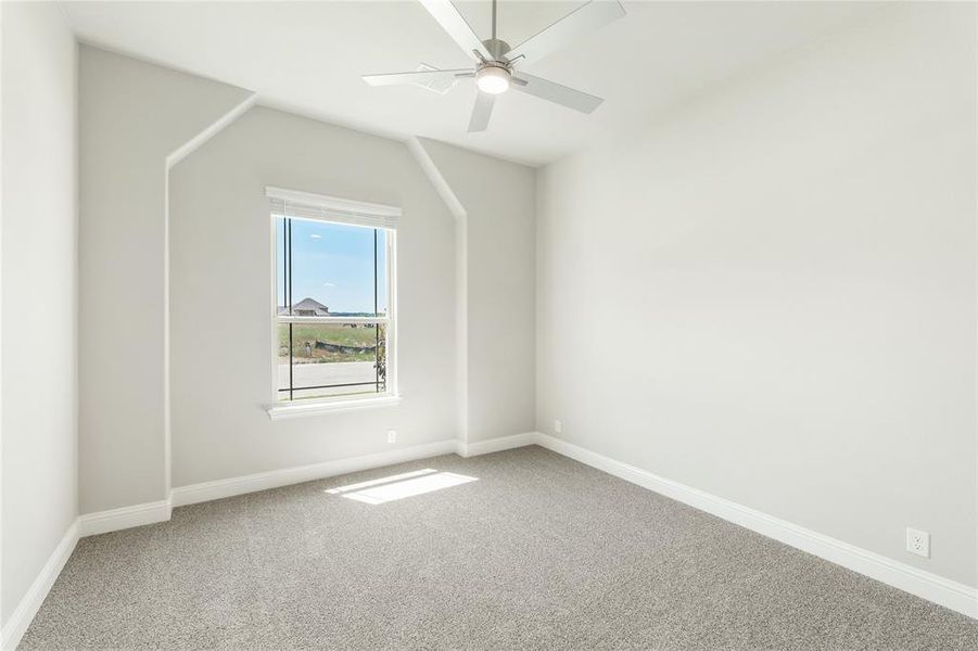Spacious, unfurnished interior of a new home in Chaparral Park, Oak Point (Image 20).