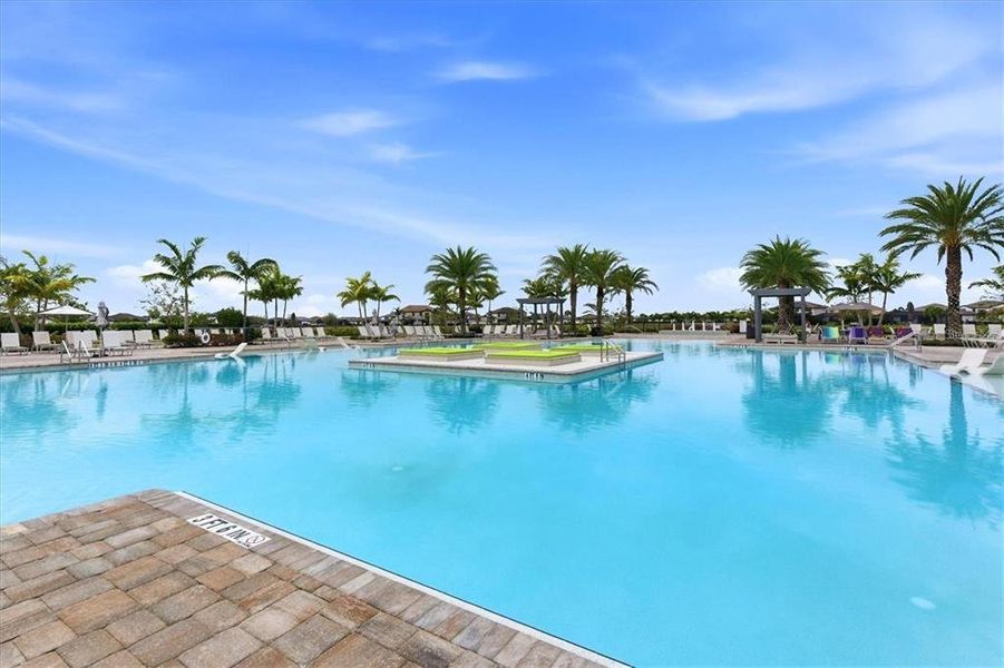 Community amenities in , Estero (Image 39).