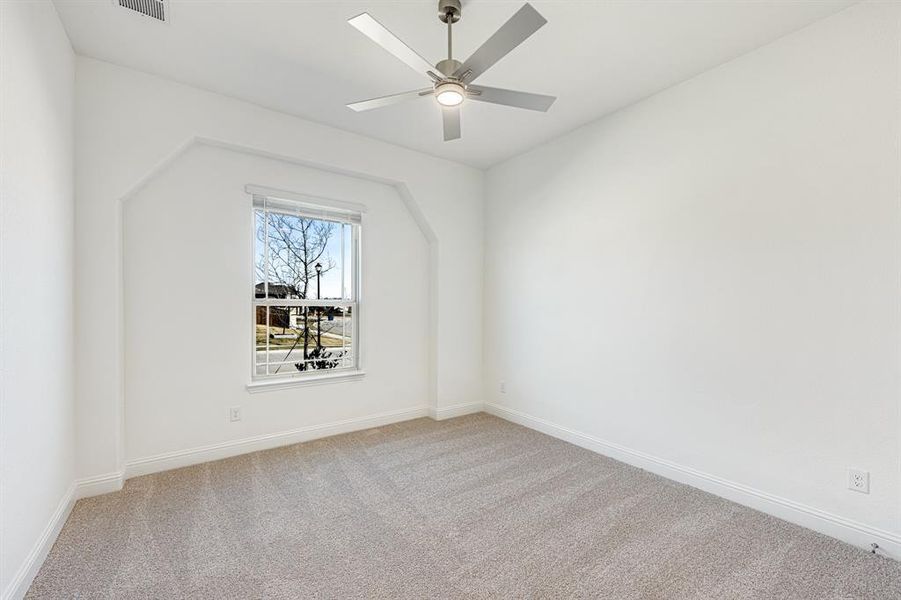 Spacious, unfurnished interior of a new home in Terracina, Rockwall (Image 32).