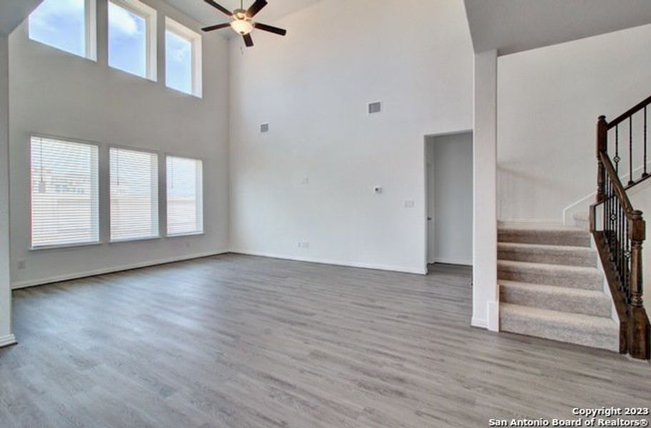 Spacious, unfurnished interior of a new home in Veranda, New Braunfels (Image 18).