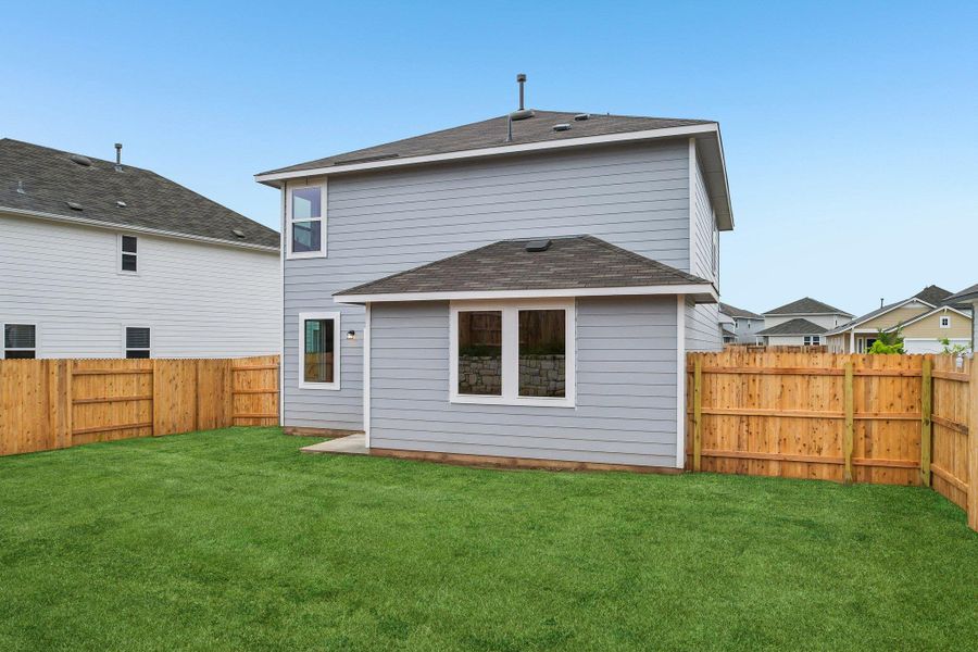 Exterior details and patio area of a home in Hymeadow, San Marcos (Image 3).