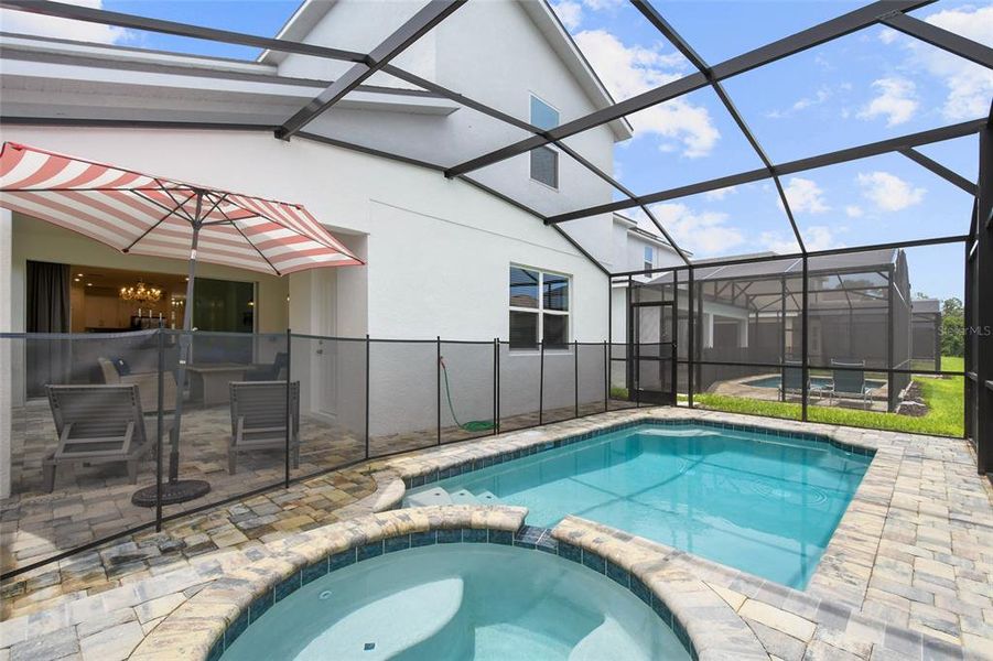 Exterior details and patio area of a home in , Kissimmee (Image 3).
