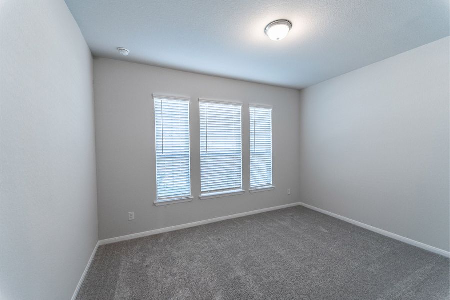 Spacious, unfurnished interior of a new home in Canterra Creek, Rosharon (Image 19).
