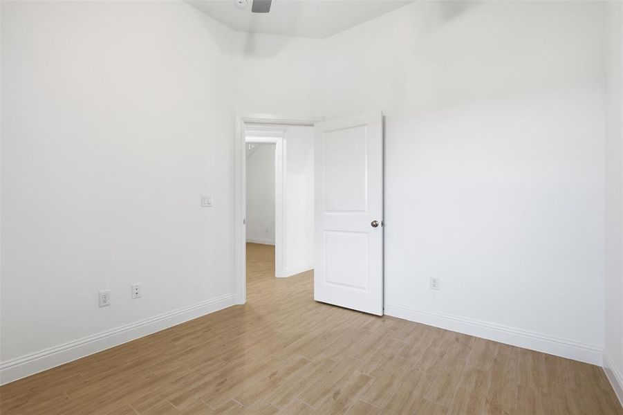 Spacious, unfurnished interior of a new home in , Tolar (Image 35).