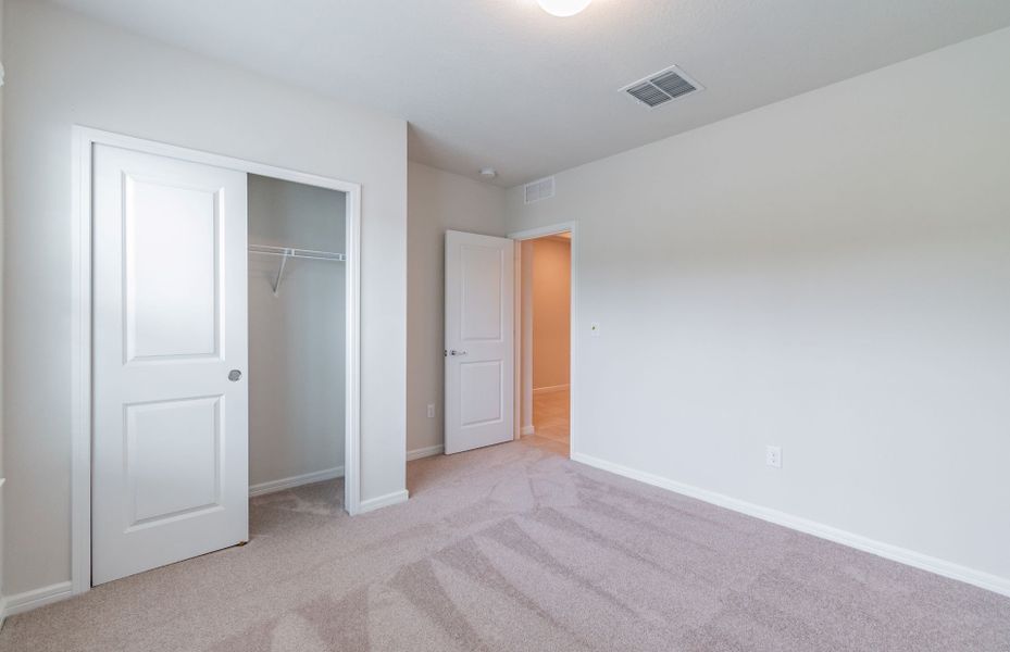 Spacious, unfurnished interior of a new home in Oakfield Lakes, Parrish (Image 6).