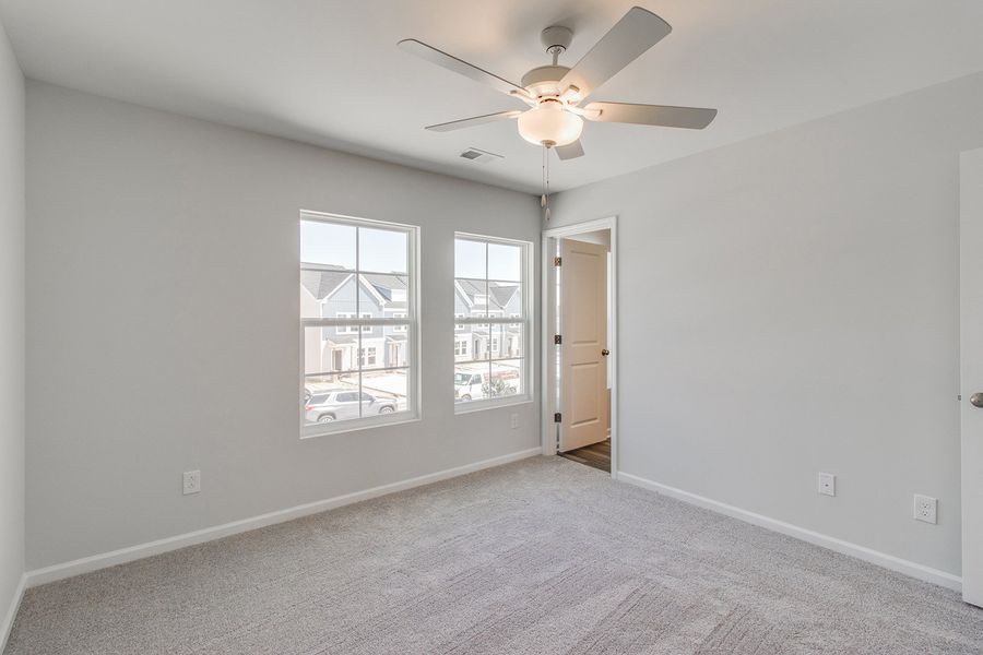 Spacious, unfurnished interior of a new home in Astoria, Columbia (Image 20).