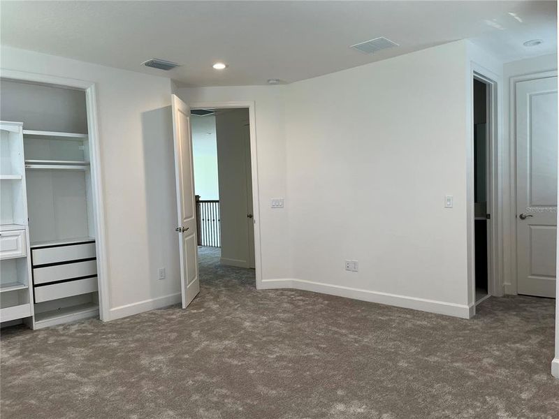 Spacious, unfurnished interior of a new home in , Wesley Chapel (Image 17).