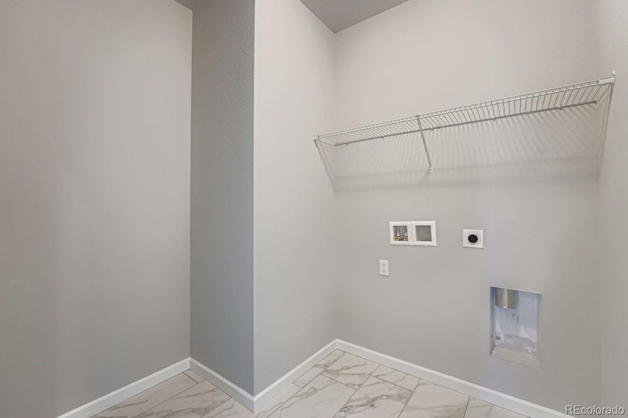 Spacious, unfurnished interior of a new home in Wolf Creek Run, Strasburg (Image 11).