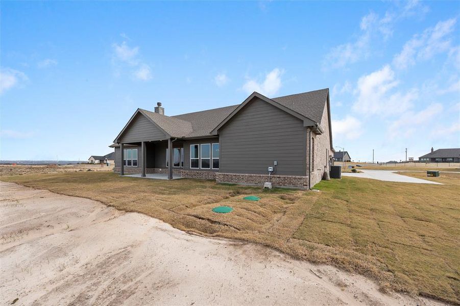 Exterior details and patio area of a home in Eagle Ridge Estates, Weatherford (Image 27).
