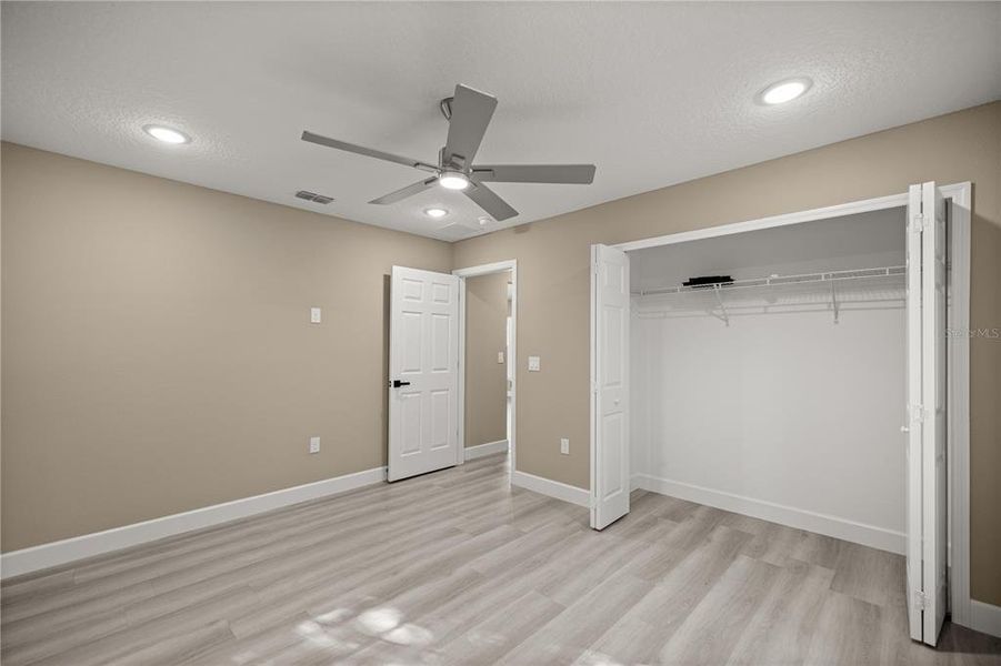 Spacious, unfurnished interior of a new home in , Belleview (Image 17).