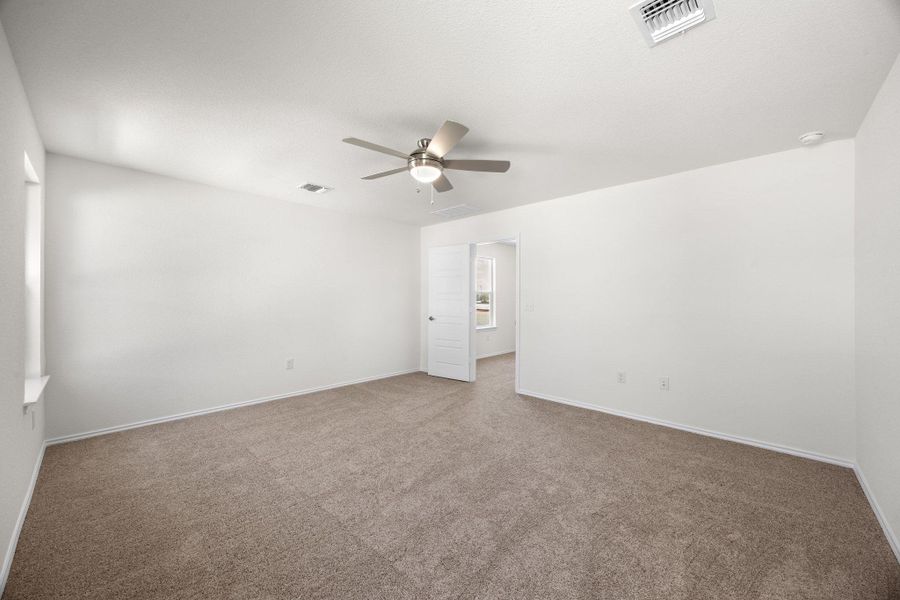 Spacious, unfurnished interior of a new home in Creekside at Estancia, Austin (Image 21).