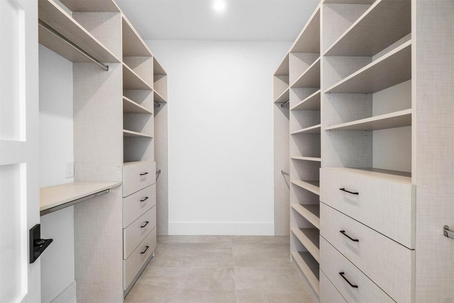 Furnished interior view inside a new home in , Pompano Beach (Image 7).