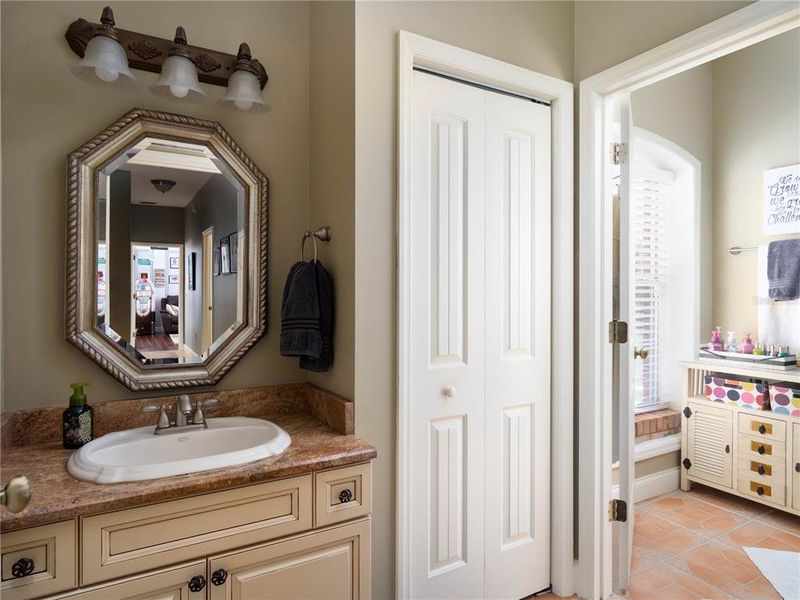 Furnished interior view inside a new home in , Ocklawaha (Image 17).
