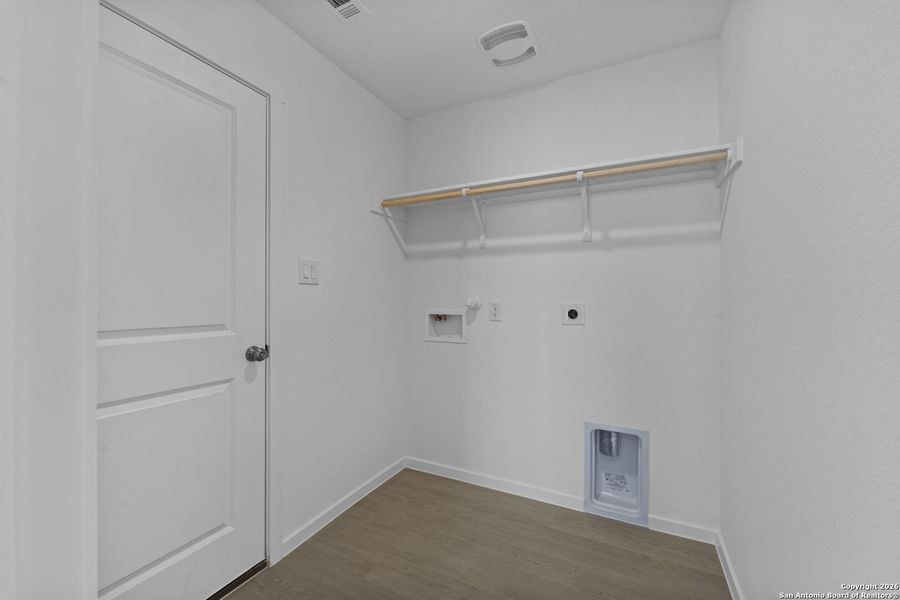 Spacious, unfurnished interior of a new home in , New Braunfels (Image 16).