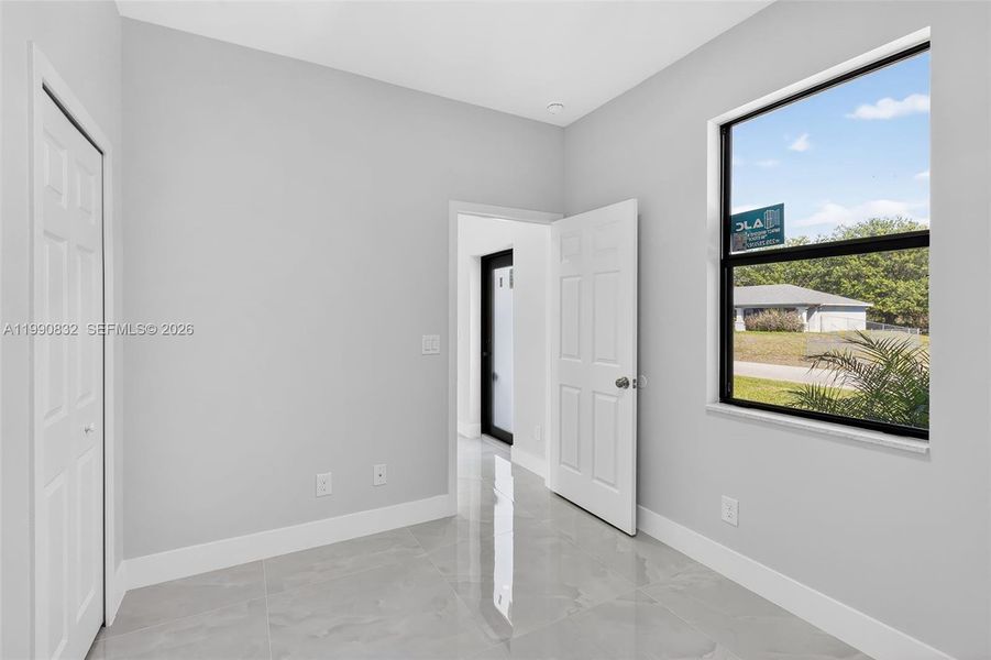 Spacious, unfurnished interior of a new home in , Lehigh Acres (Image 23).