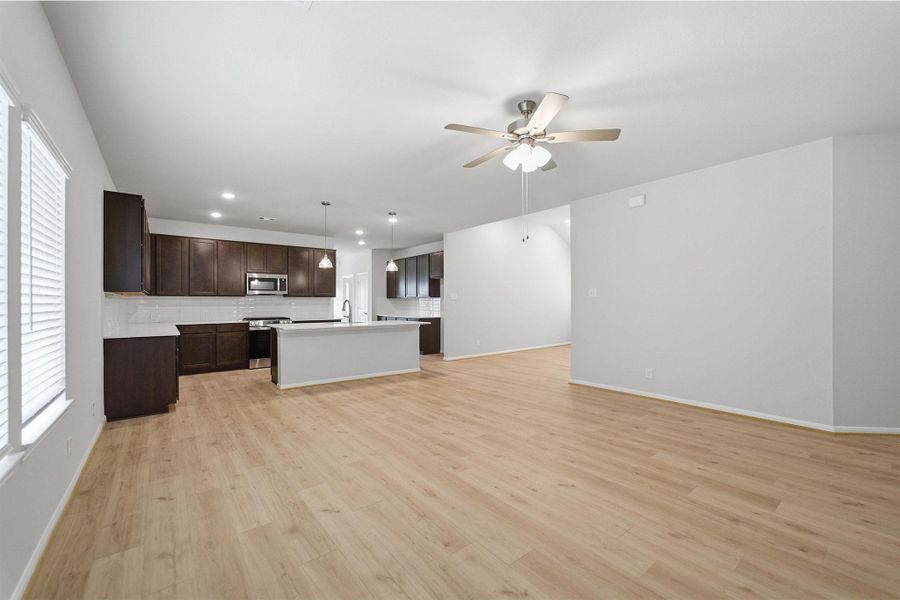 Spacious, unfurnished interior of a new home in Trails at Woodhaven Lakes, La Marque (Image 23). Spacious, unfurnished interior of a new home in Trails at Woodhaven Lakes, La Marque (Image 23).