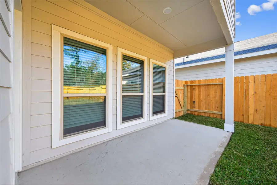 Exterior details and patio area of a home in Woodland Lakes, Houston (Image 28).