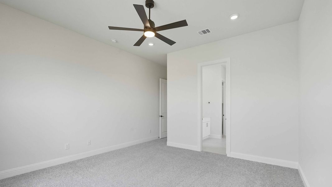Spacious, unfurnished interior of a new home in Peachtree Meadows, Rockwall (Image 26).