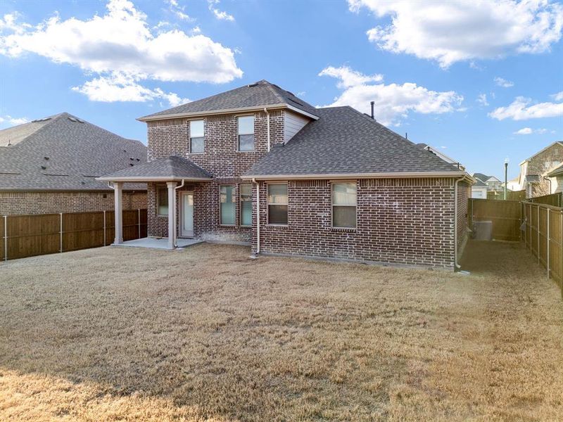 Exterior details and patio area of a home in Gateway Parks, Forney (Image 4).