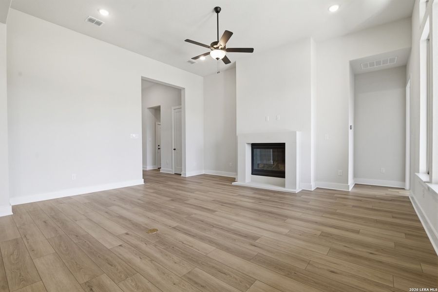 Spacious, unfurnished interior of a new home in Legacy at Lake Dunlap, New Braunfels (Image 16).