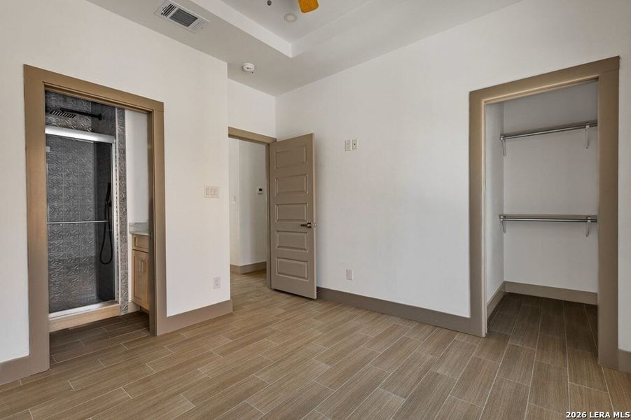 Spacious, unfurnished interior of a new home in , Eagle Pass (Image 21).