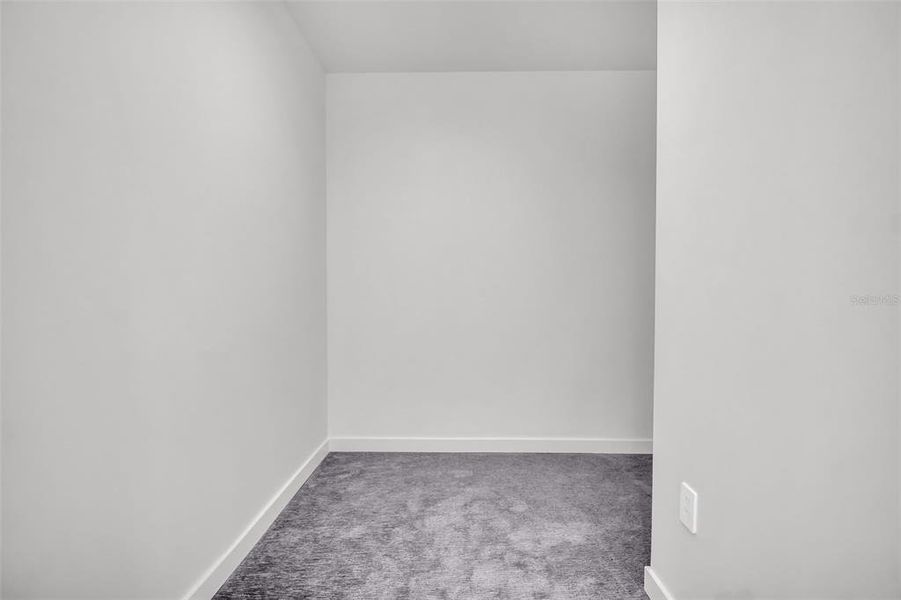 Spacious, unfurnished interior of a new home in , St. Petersburg (Image 27).