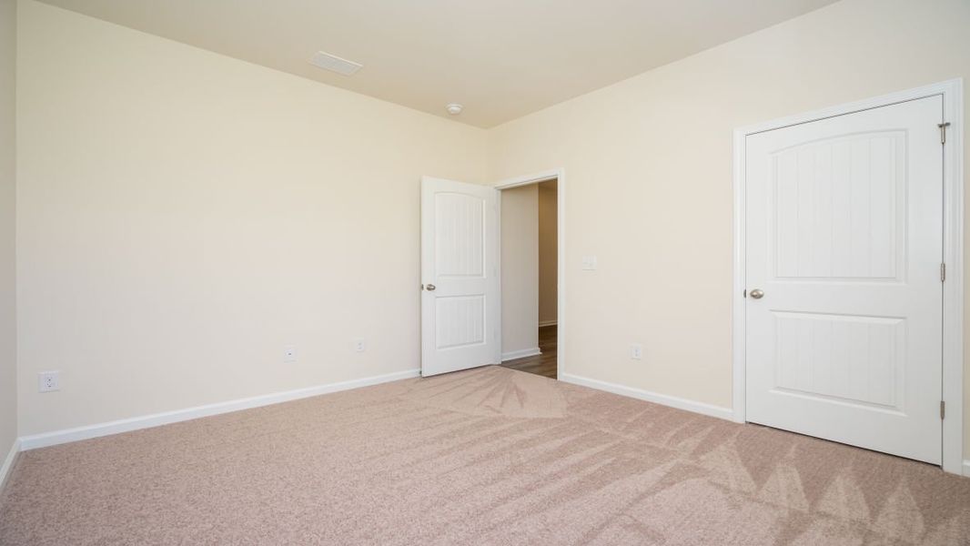 Representative unfurnished interior of a home built from the Aria by D.R. Horton in Summerville, Darlington (Image 18).