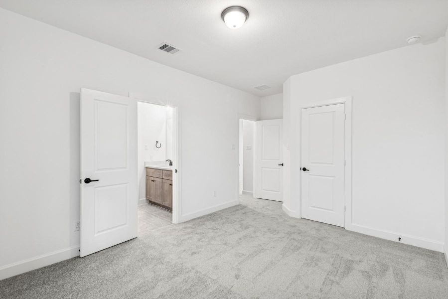 Spacious, unfurnished interior of a new home in Jordan Ranch 70' Homesites, Fulshear (Image 25). Spacious, unfurnished interior of a new home in Jordan Ranch 70' Homesites, Fulshear (Image 25).