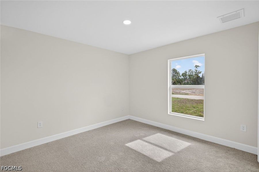 Spacious, unfurnished interior of a new home in Cape Coral, Cape Coral (Image 13).