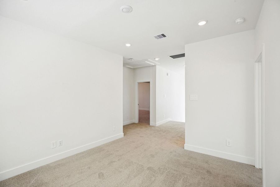 Spacious, unfurnished interior of a new home in Pinewood Trails - Luxe Series, Houston (Image 38).