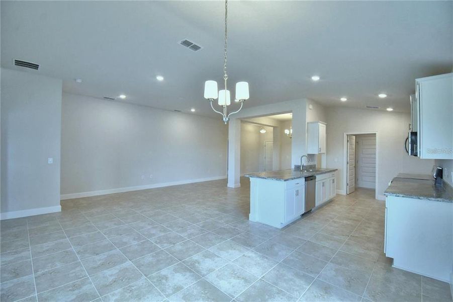 Spacious, unfurnished interior of a new home in Knights Landing, Lakeland (Image 14).