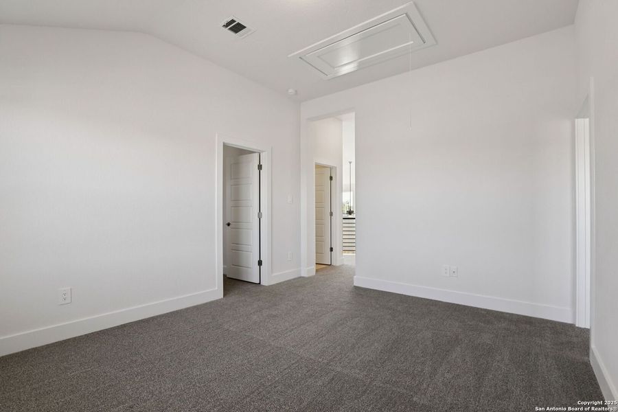 Spacious, unfurnished interior of a new home in Carmel Ranch, Schertz (Image 21).