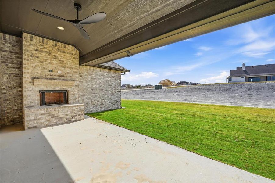 Exterior details and patio area of a home in Aledo Heights - Aledo ISD, Annetta South (Image 3).