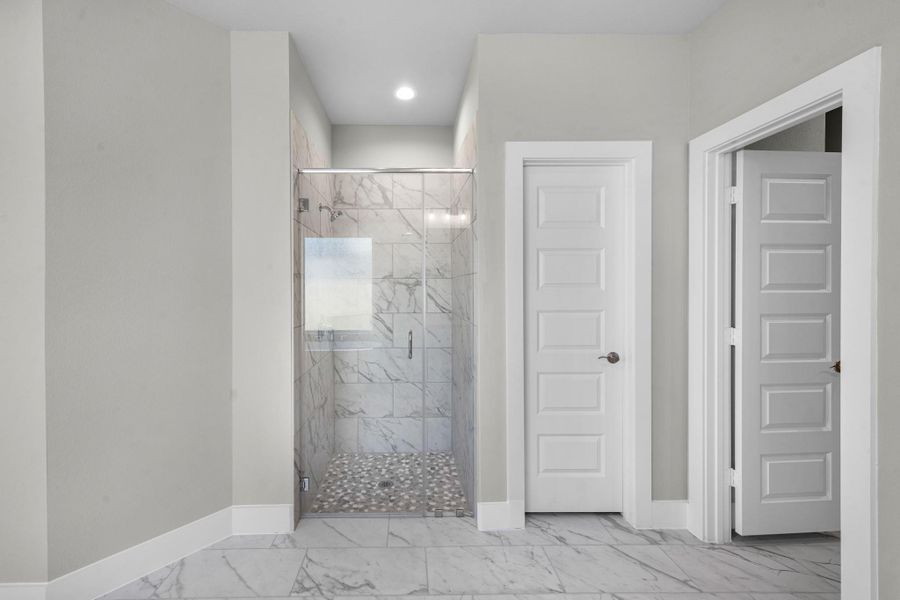 Spacious, unfurnished interior of a new home in Briarwood Crossing, Rosenberg (Image 31).