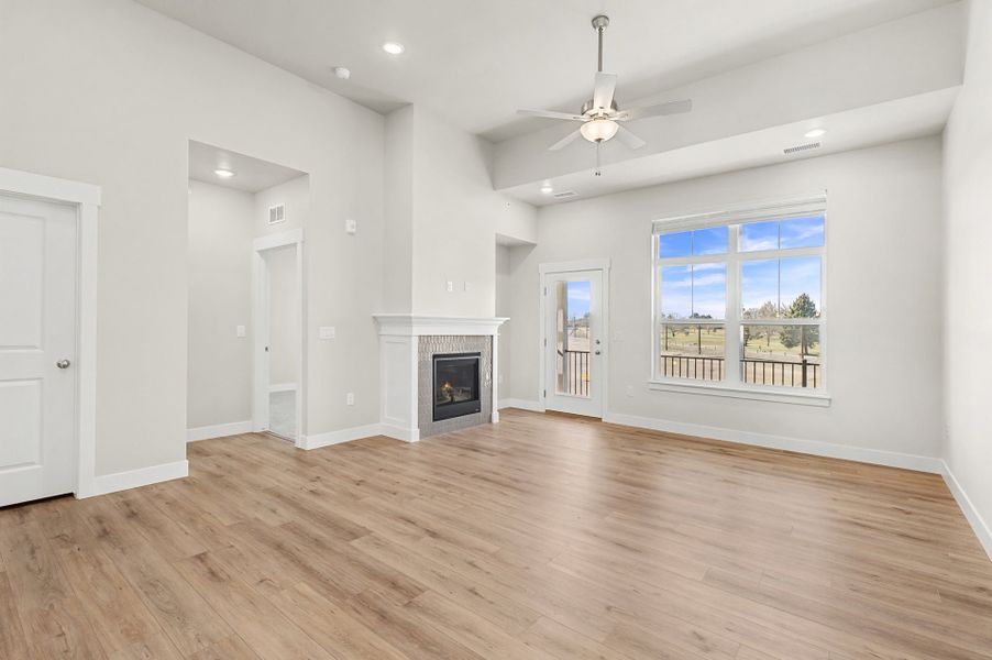 Spacious, unfurnished interior of a new home in Highlands at Fox Hill, Longmont (Image 8).