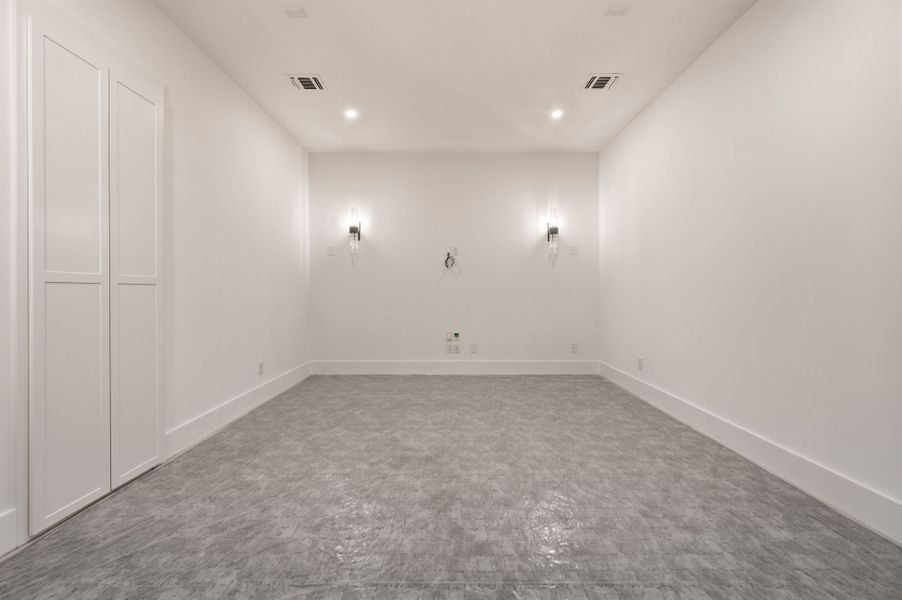 Spacious, unfurnished interior of a new home in Fleming Pointe, Fort Worth (Image 41).