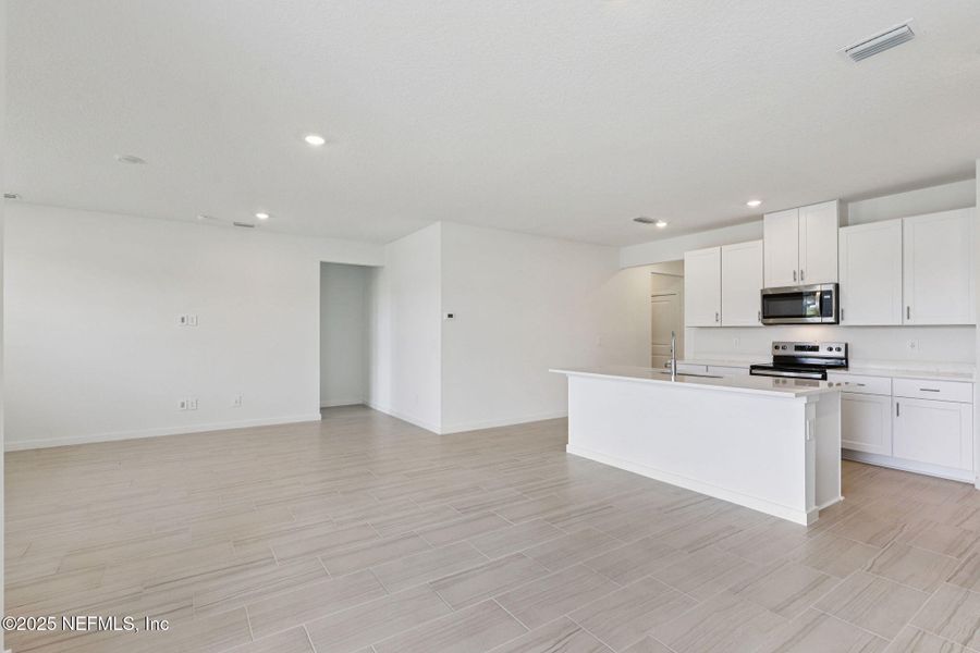 Spacious, unfurnished interior of a new home in , Palm Coast (Image 21).