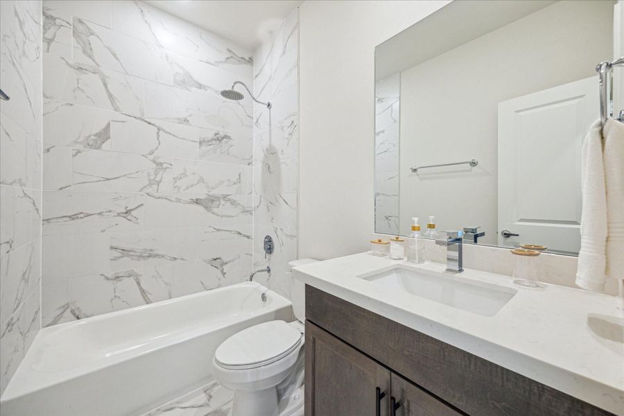 Representative photo showing the community’s model home secondary bathroom. Layout and selections may vary. Representative photo showing the community’s model home secondary bathroom. Layout and selections may vary.