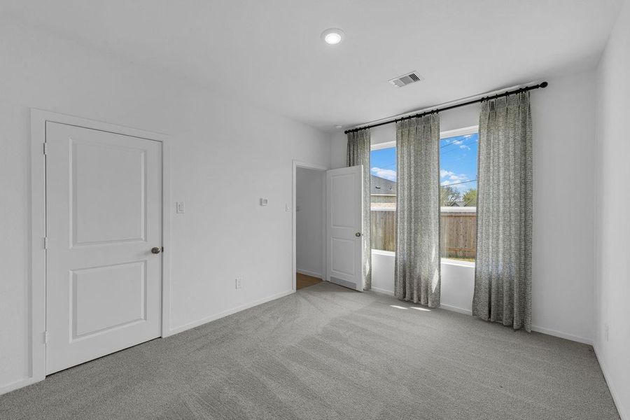 Spacious, unfurnished interior of a new home in Riverwood Ranch, Angleton (Image 22).