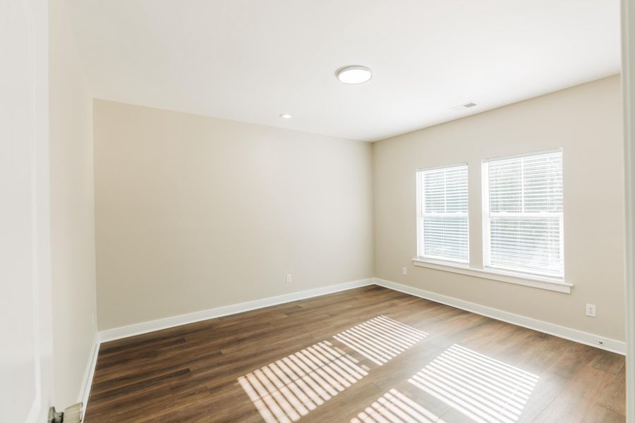 Spacious, unfurnished interior of a new home in , Walterboro (Image 28).
