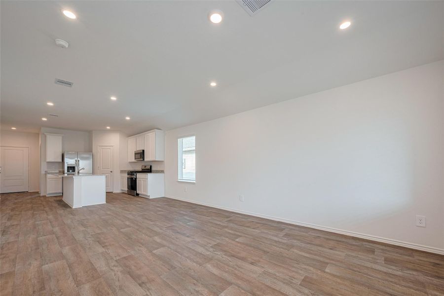 Spacious, unfurnished interior of a new home in Tamarron, Fulshear (Image 38). Spacious, unfurnished interior of a new home in Tamarron, Fulshear (Image 38).