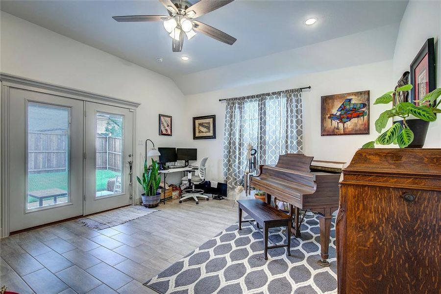 Furnished interior view inside a new home in , Lavon (Image 13).