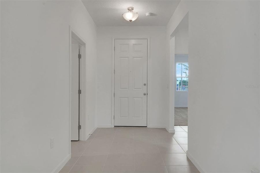 Spacious, unfurnished interior of a new home in Annabelle Estates, Winter Haven (Image 25).