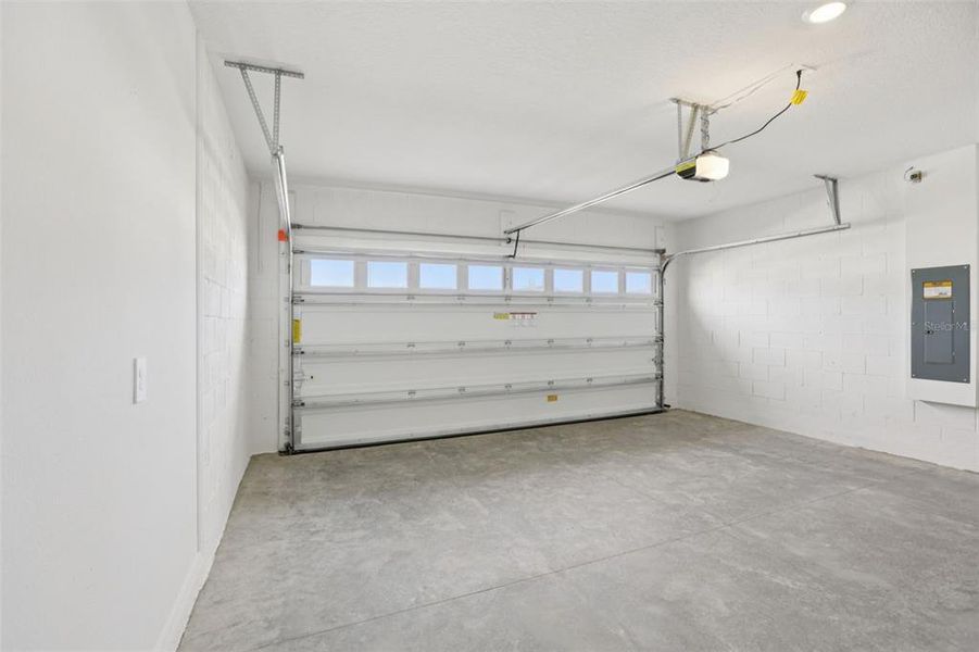 Spacious, unfurnished interior of a new home in Springs at Lake Alfred - Classic Series, Lake Alfred (Image 39).