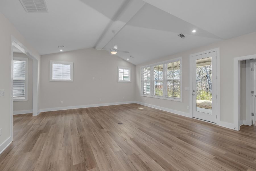 Spacious, unfurnished interior of a new home in Social Circle, Chattanooga (Image 7).
