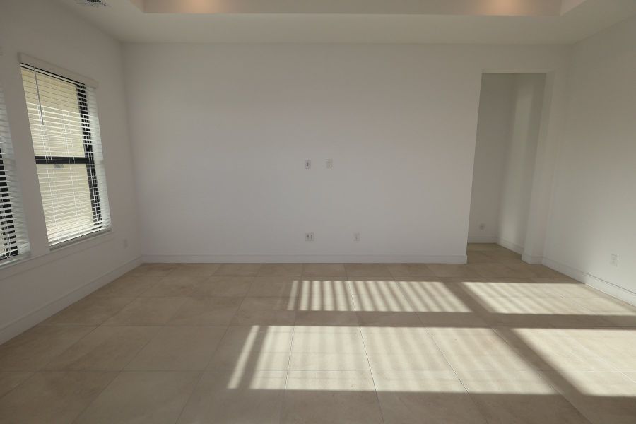 Spacious, unfurnished interior of a new home in Edgewood, San Tan Valley (Image 14).