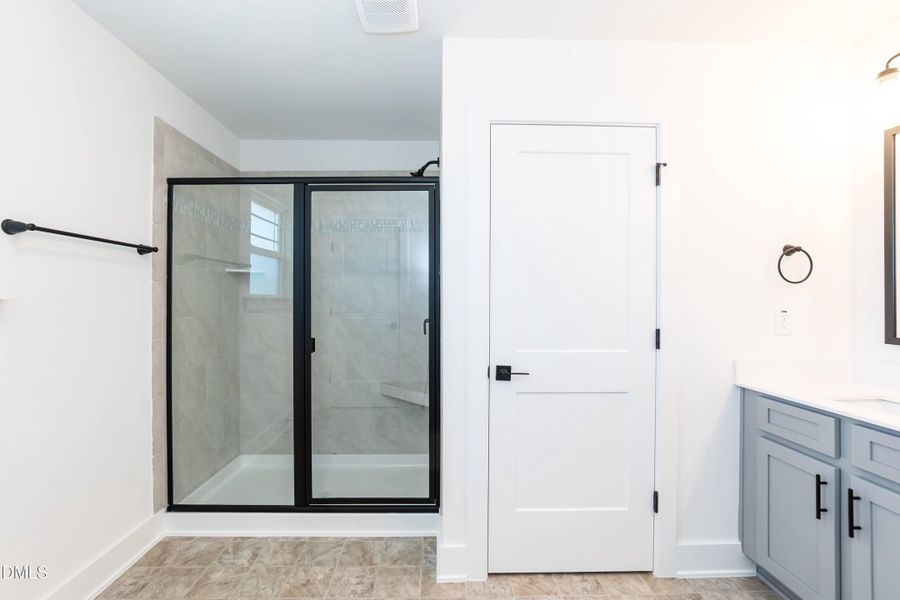 PRimary Bath 02 PRimary Bath 02