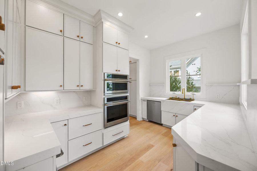 18 -2817 claremont rd, interior, sculler