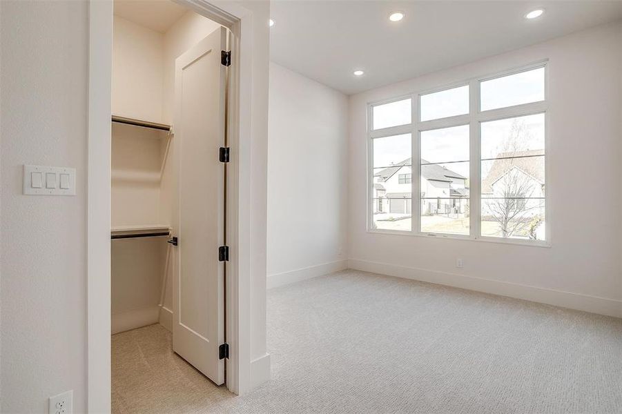 Spacious, unfurnished interior of a new home in Rio Vista at Kelly Ranch, Aledo (Image 23).