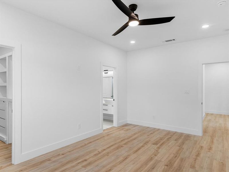 Spacious, unfurnished interior of a new home in , Granbury (Image 17).